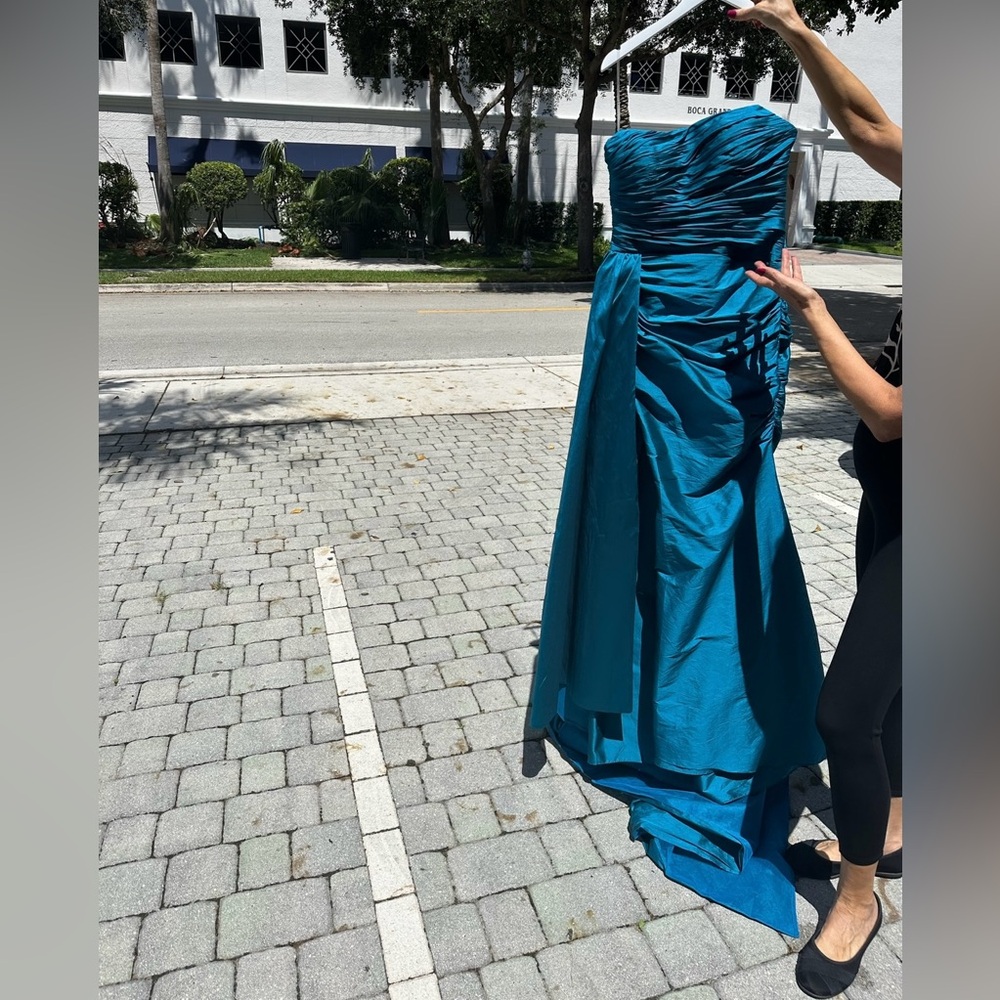 TARIK EDIZ gown - Picture 3 of 6